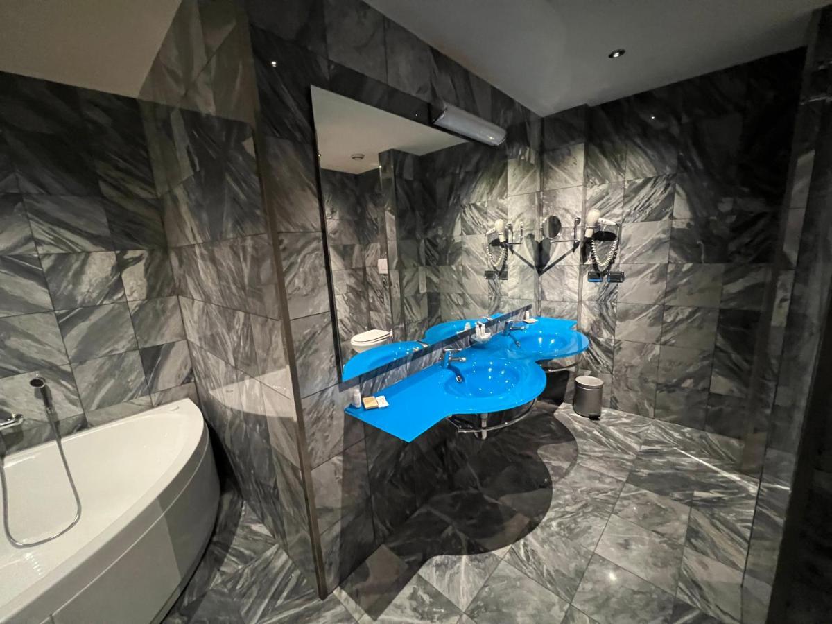 La Fenice Hotel